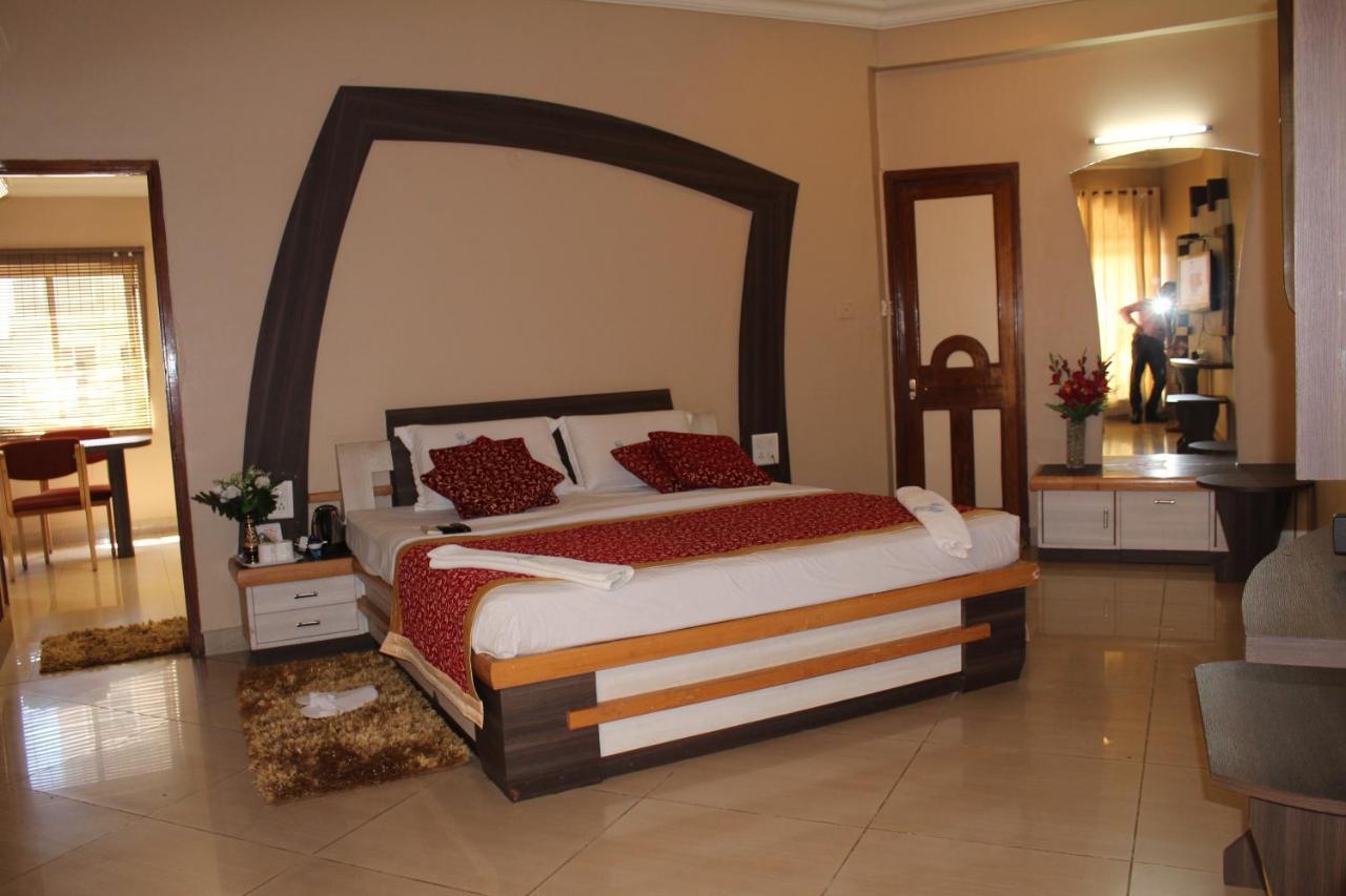Hotel Pooja International Davangere Eksteriør billede