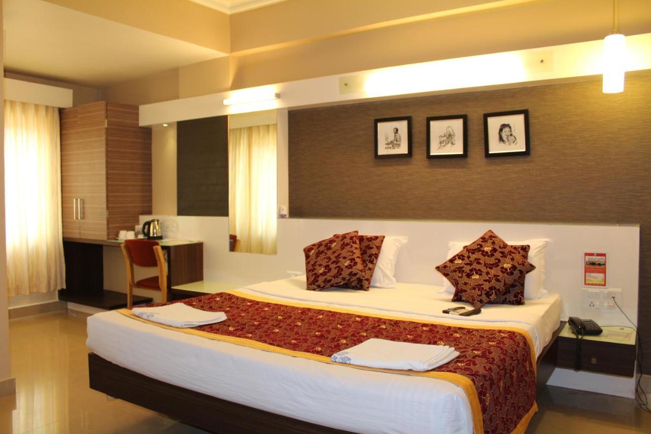 Hotel Pooja International Davangere Eksteriør billede
